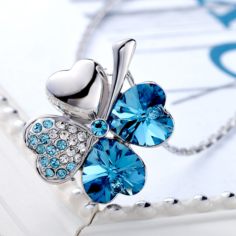 002Lucky Clover Pendant