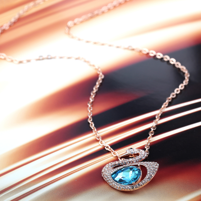 004Love of Swan Pendant