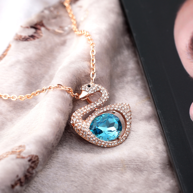 002Love of Swan Pendant