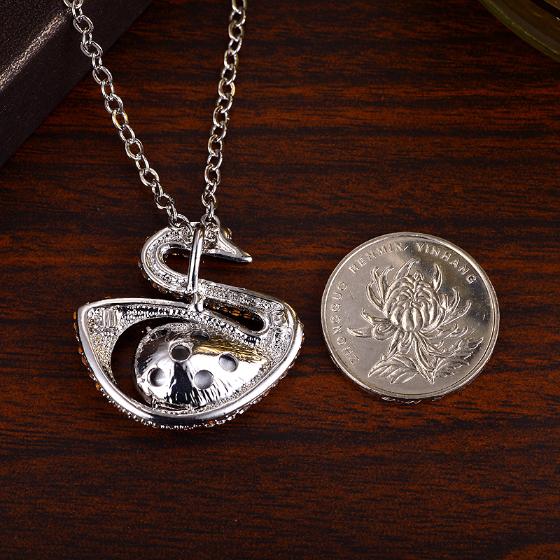 004Love of Swan Pendant