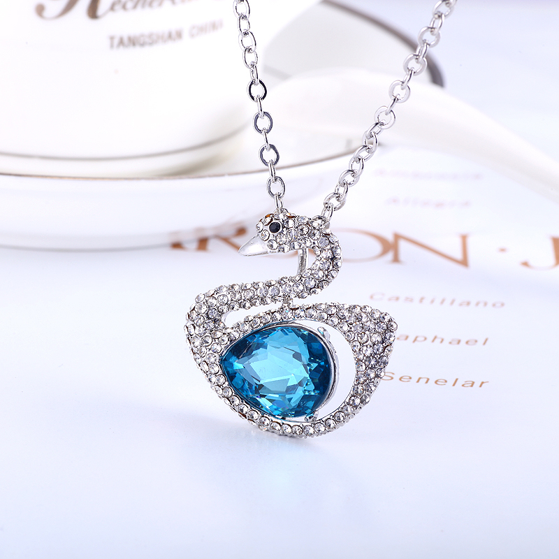 002Love of Swan Pendant