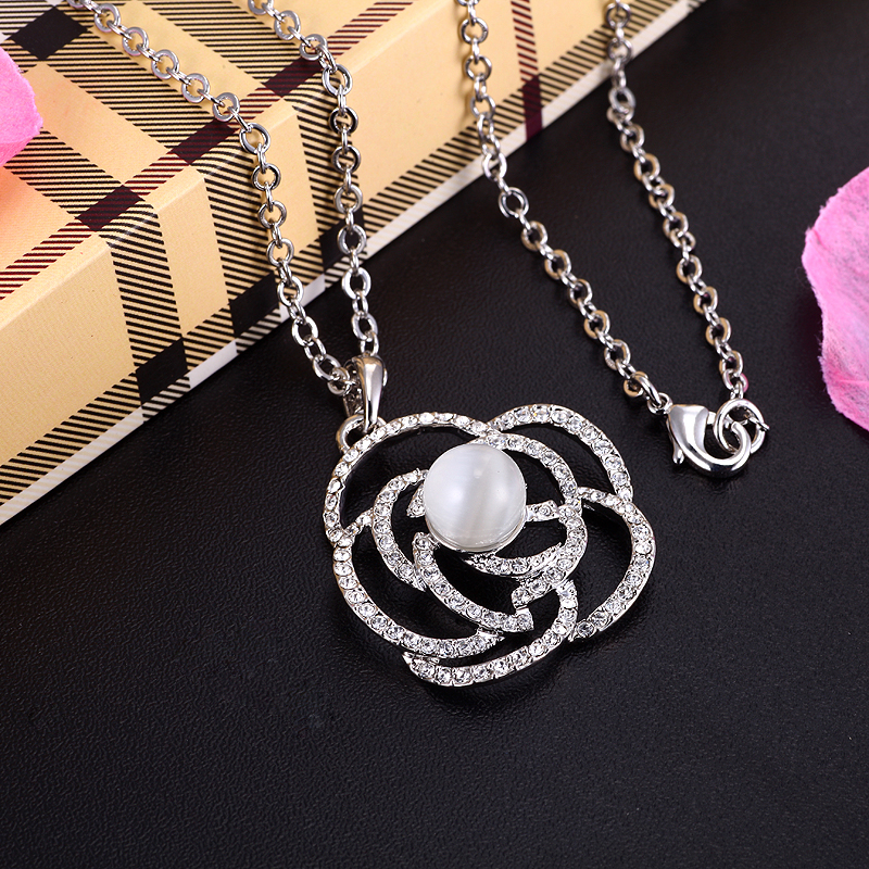 004Rose Whisper Pendant