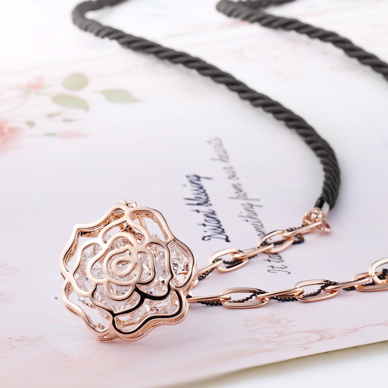 002 (2)Rose Pendant (black)