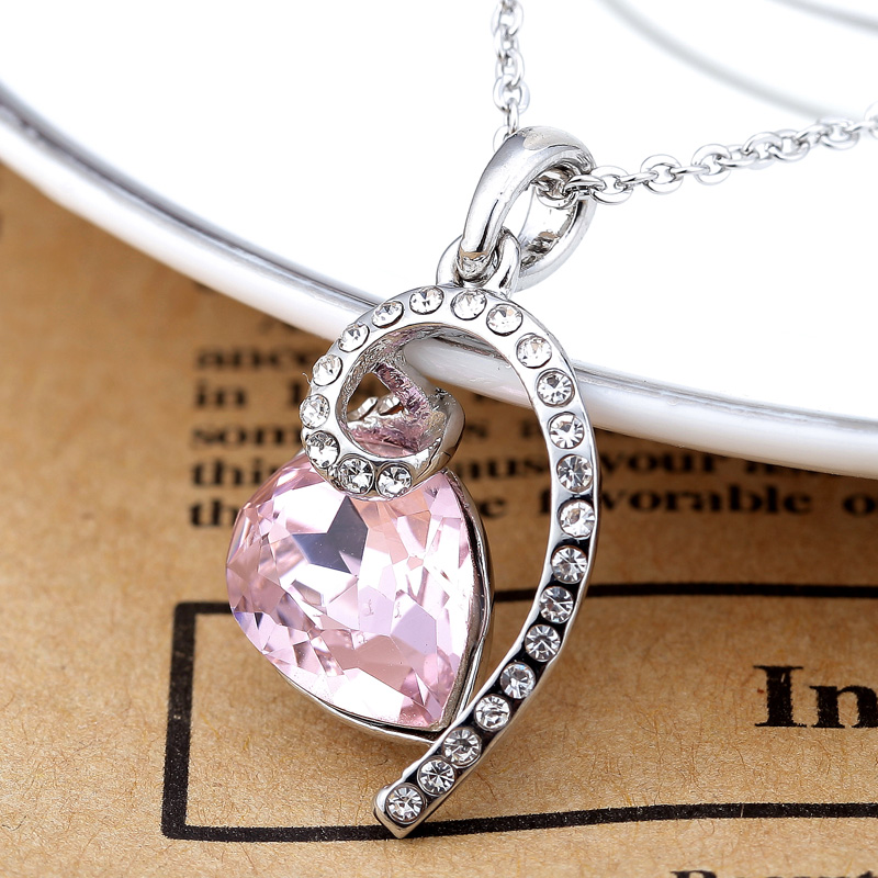 004Love Pendent 