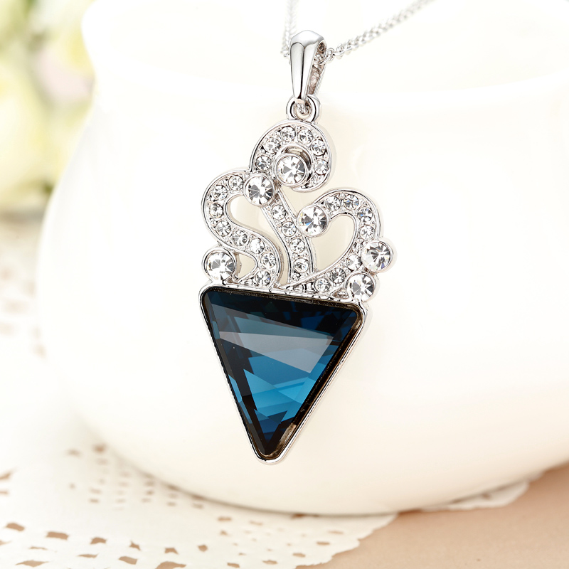 13Folwer Pendant