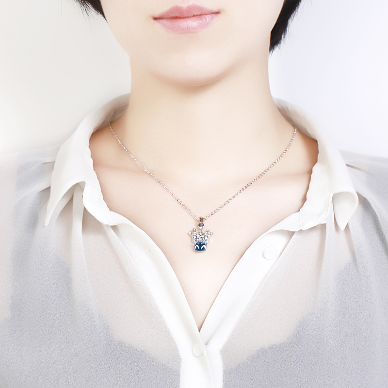 1Magic crown pendant