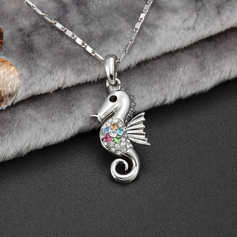 2Sea horse pendant