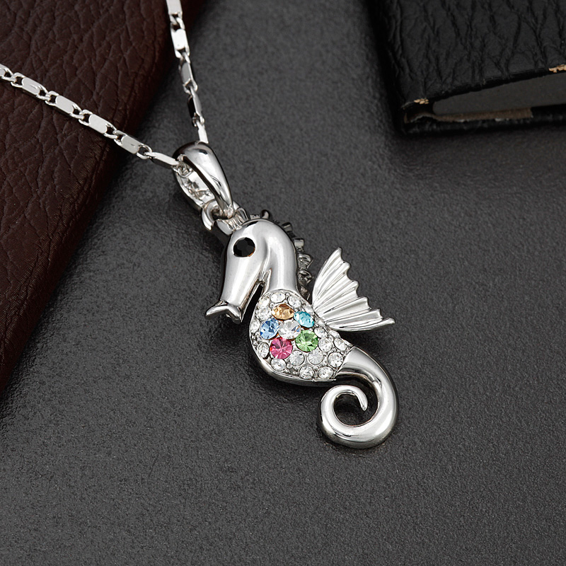 3Sea horse pendant