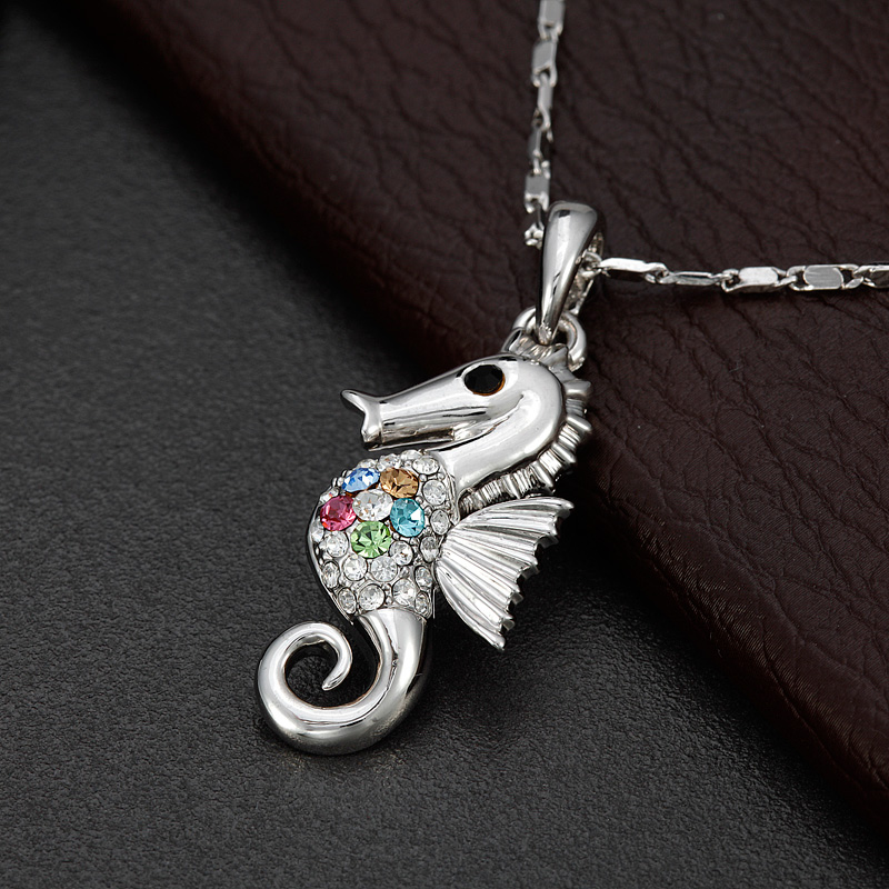 4Sea horse pendant