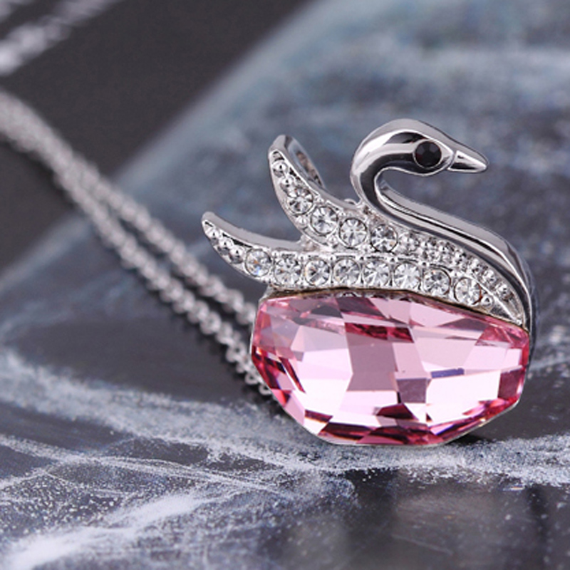 白色P成粉色love of swan pendant