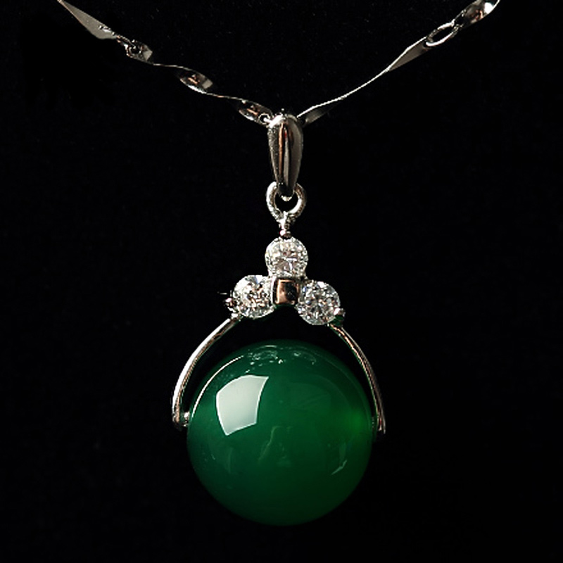 4Jade bead pendant