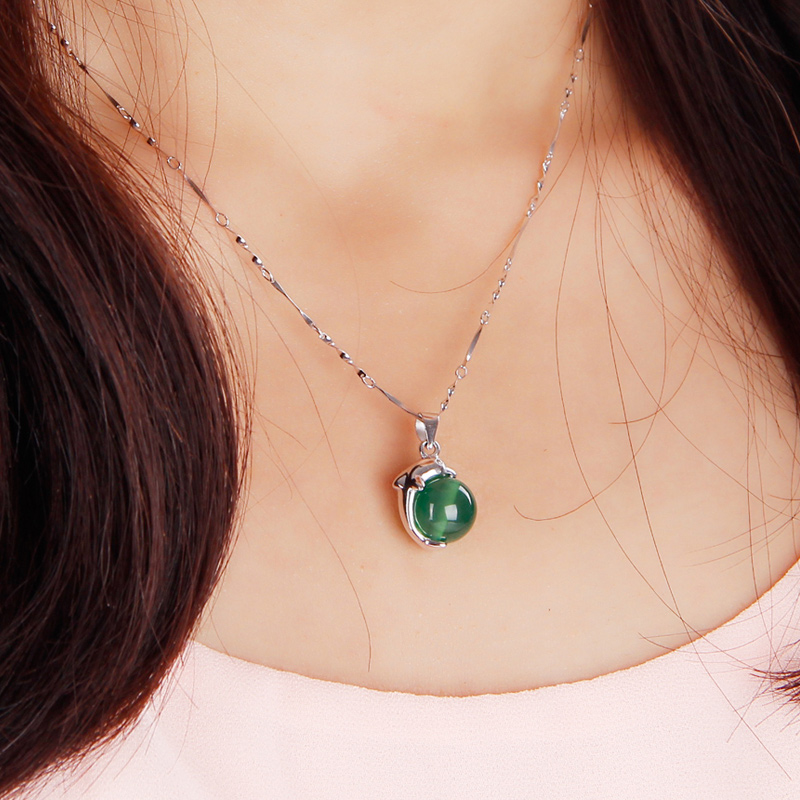 4Jade bead pendant