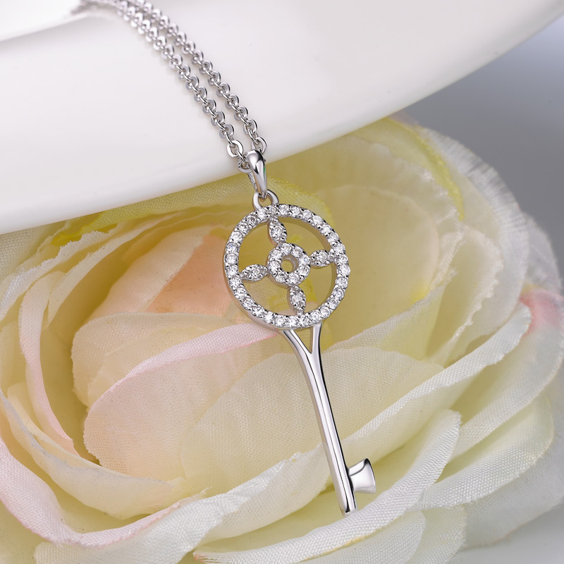3lucky key pendant