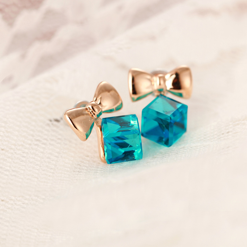 IMG_6630-背景花P掉-Magic Cube Earrings