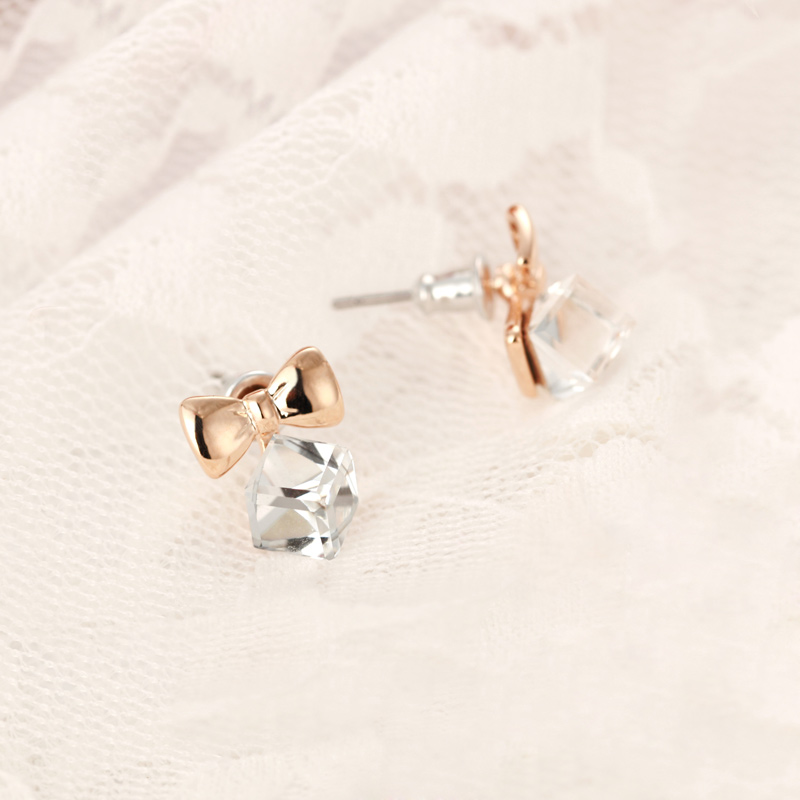 IMG_6634-背景花P掉-Magic Cube Earrings