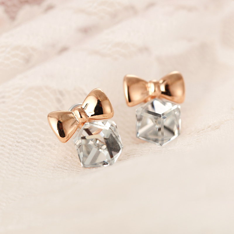 IMG_6636-背景花P掉-Magic Cube Earrings