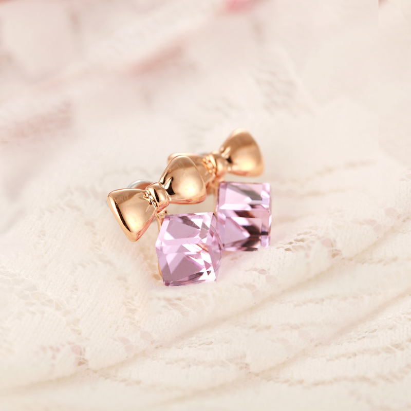 IMG_6647-背景花P掉-Magic Cube Earrings