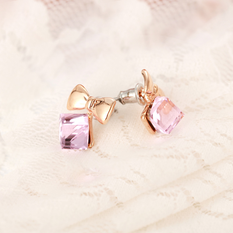 IMG_6649-背景花P掉-Magic Cube Earrings